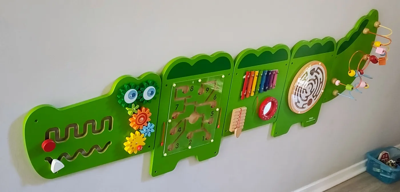 Viga Wall-Mounted Alligator Child Activity Set