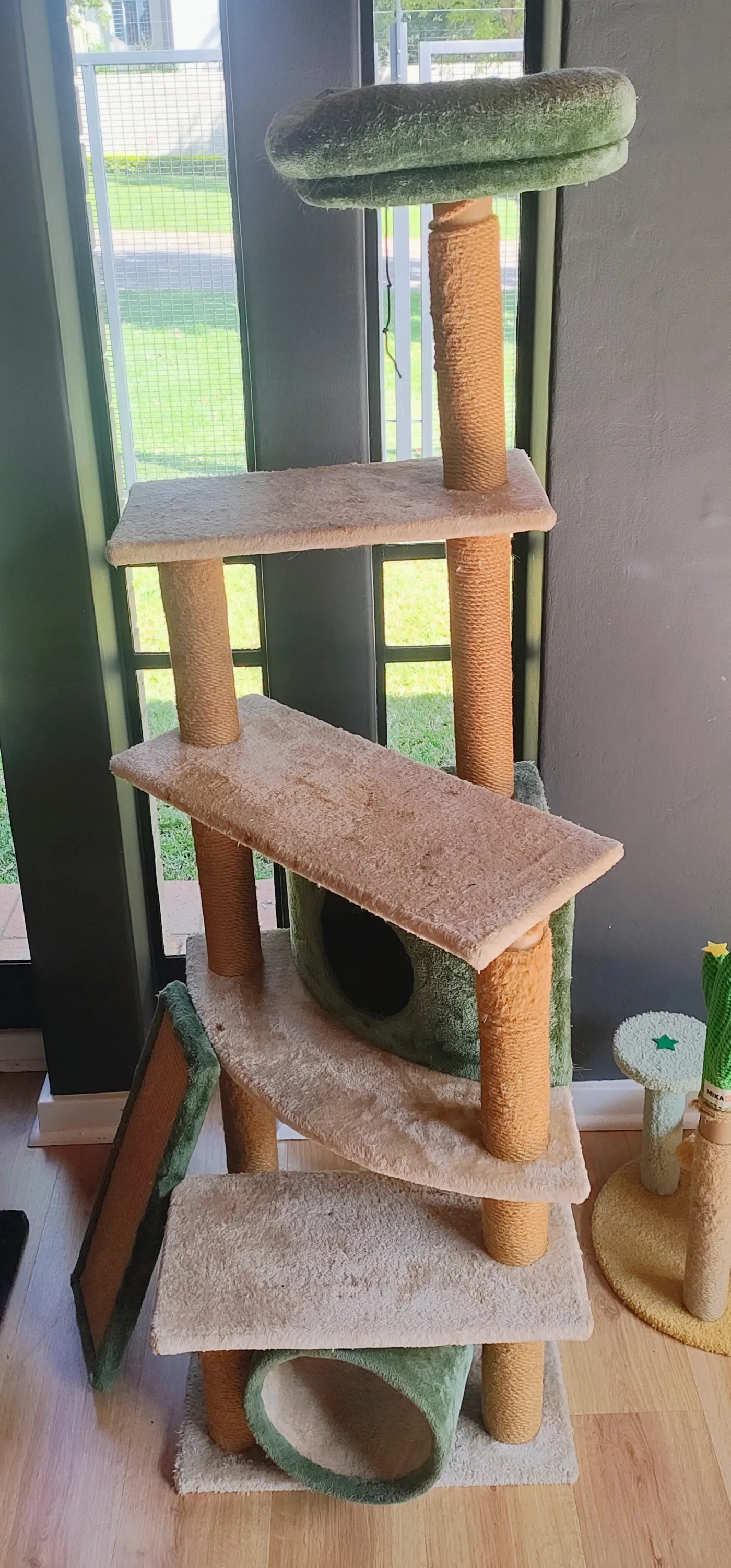 Large Multi-Level Cat Tree